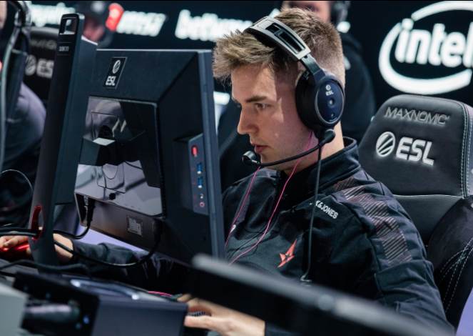 级中场的成 级中场的成